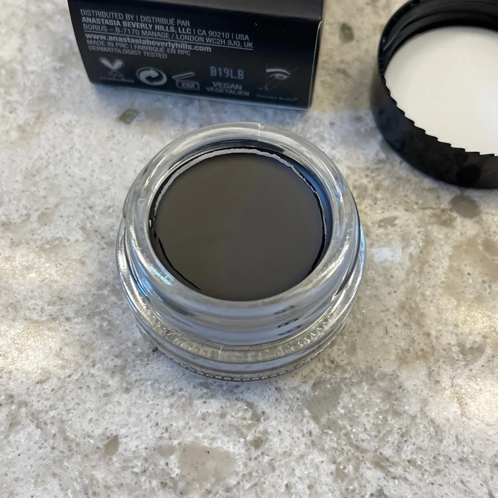 Anastasia Beverly‎ Hills Dipbrow Pomade